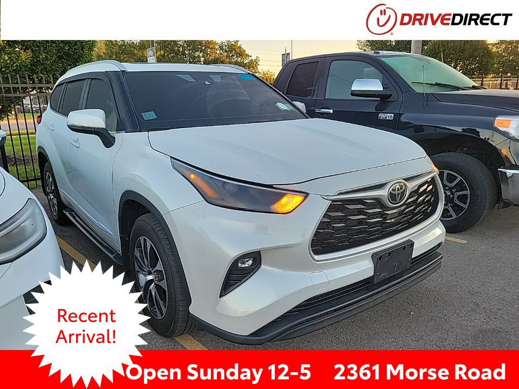 Used 2023 Toyota Highlander XLE AWD/4WD image 1