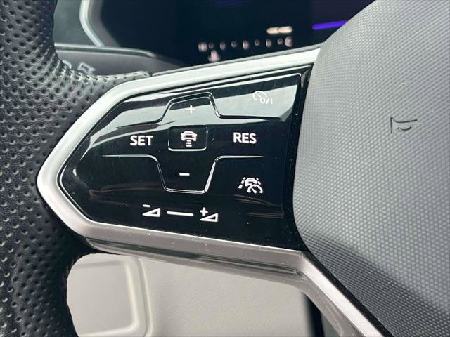 Used 2022 Volkswagen Tiguan SE R-Line image 22