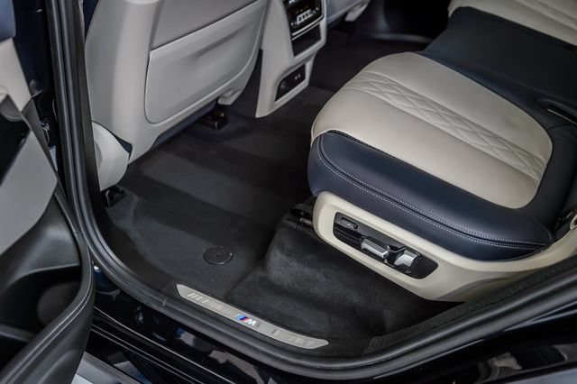Used 2020 BMW X7 xDrive40i w/ M Sport Package AWD/4WD image 42