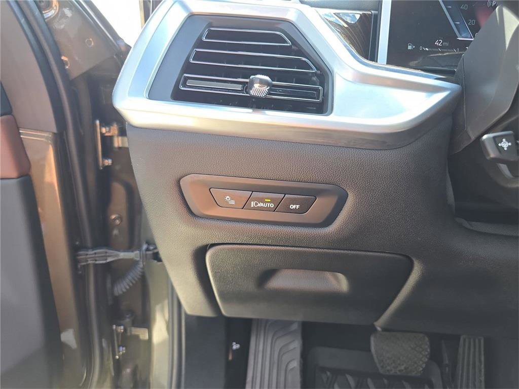 Used 2025 BMW X5 xDrive40i w/ Climate Comfort Package image 37