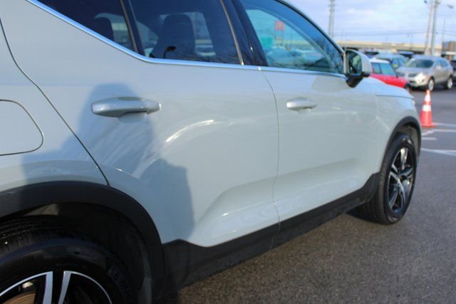 Used 2025 Volvo XC40 B5 Plus image 47