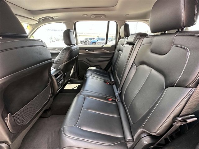 Used 2024 Jeep Grand Cherokee Limited image 21