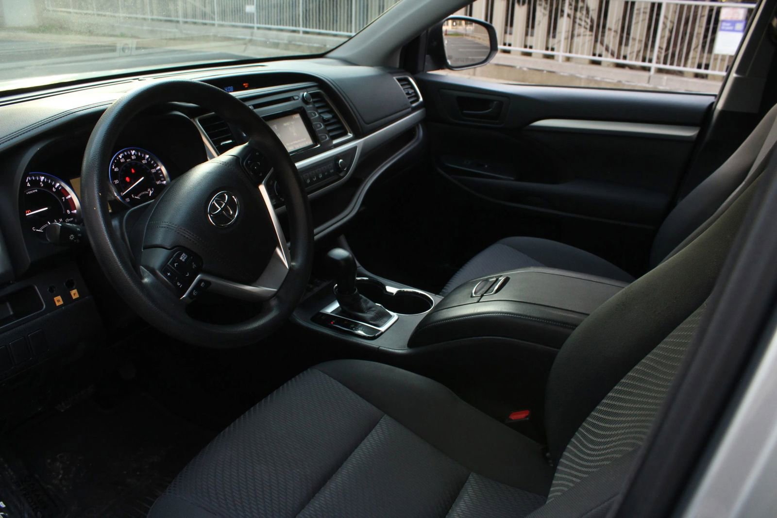 Used 2016 Toyota Highlander LE AWD/4WD image 13