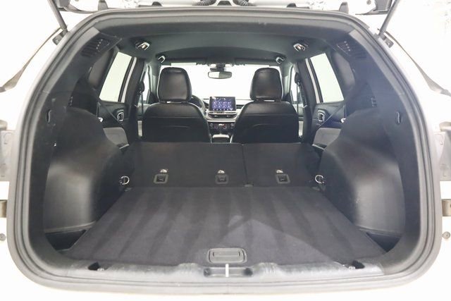 Used 2023 Jeep Compass Latitude image 32