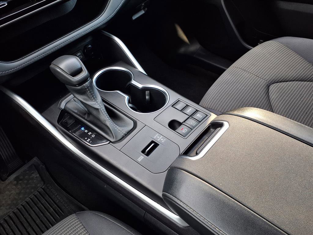 Used 2023 Toyota Highlander L image 18