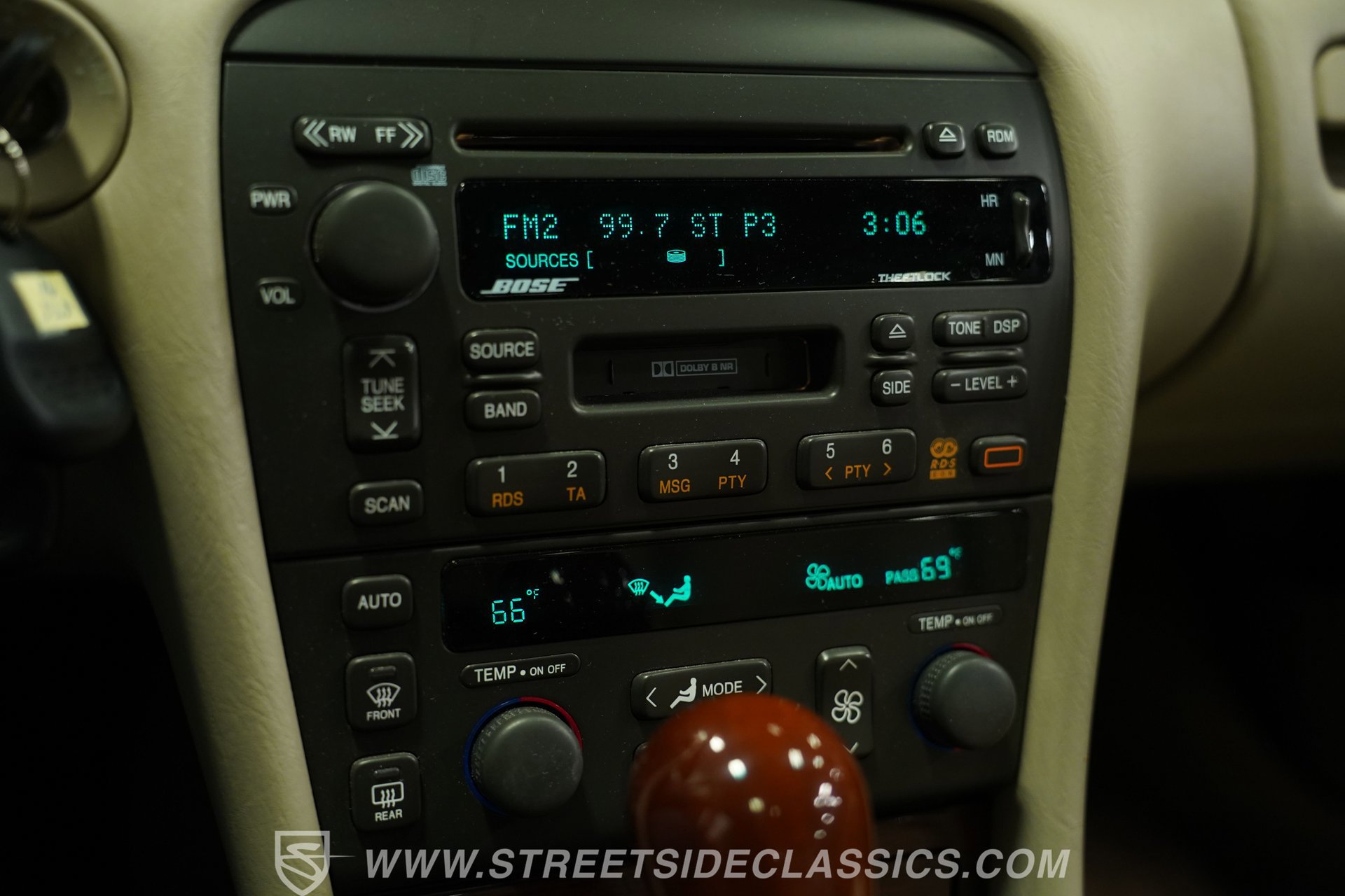 Used 1998 Cadillac Seville STS w/ Heated Seats Pkg image 40