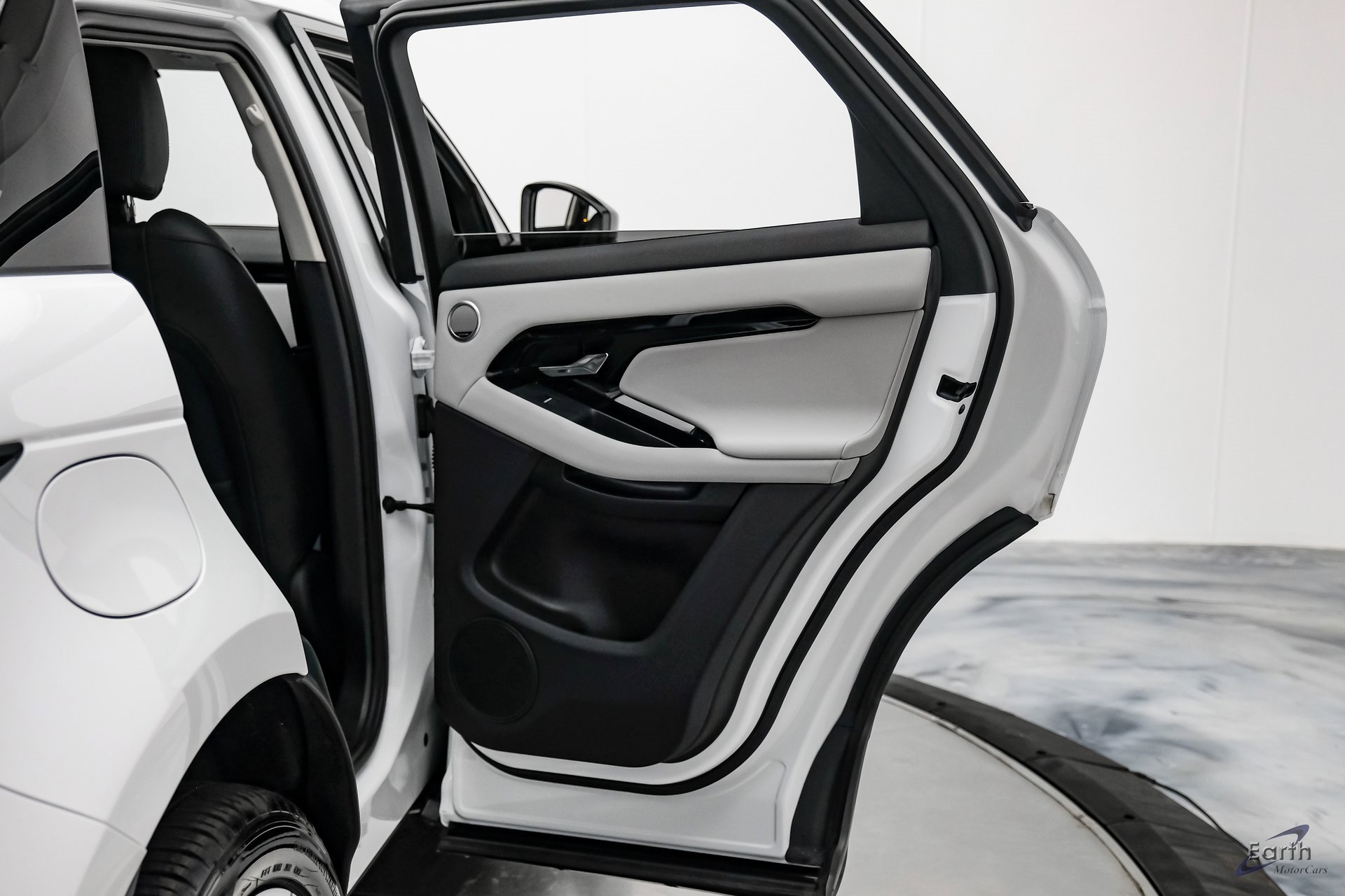 Used 2024 Land Rover Range Rover Evoque Dynamic SE image 82