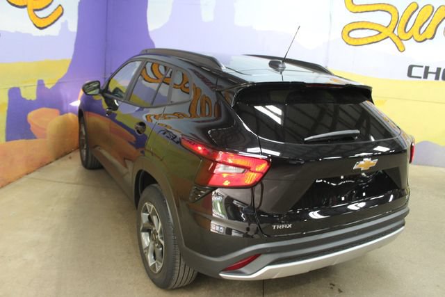 Used 2024 Chevrolet Trax LT w/ Driver Confidence Package FWD image 6