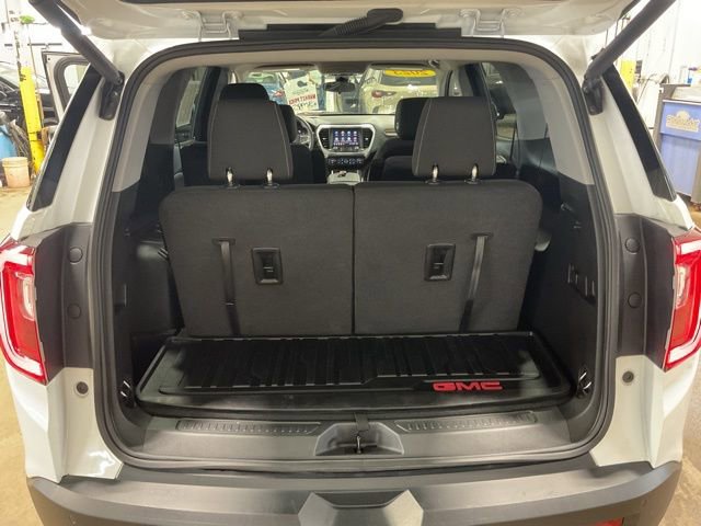 Used 2023 GMC Acadia SLE w/ LPO, Floor Liner Package image 21