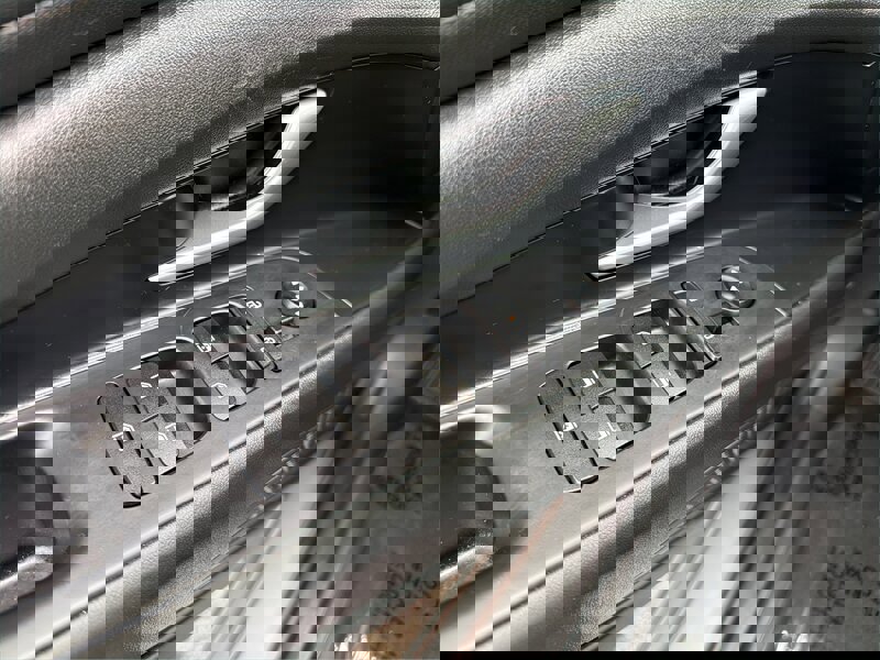 Used 2024 Hyundai Elantra Limited image 30