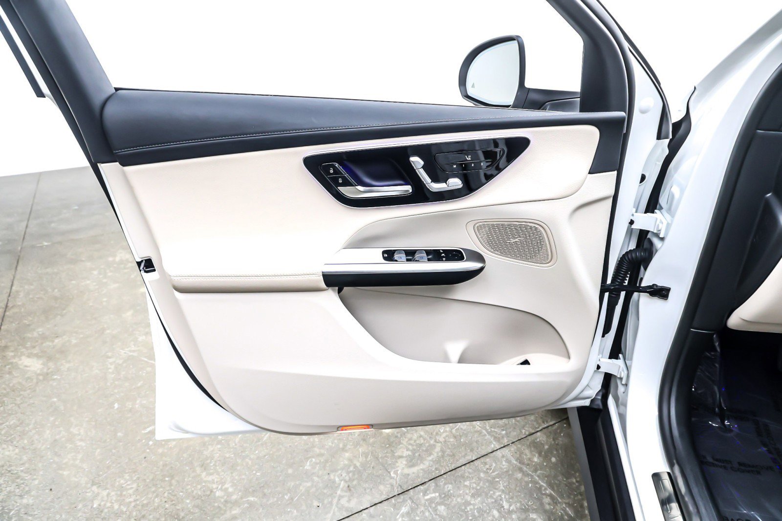 Certified 2025 Mercedes-Benz GLC 350e 4MATIC image 23