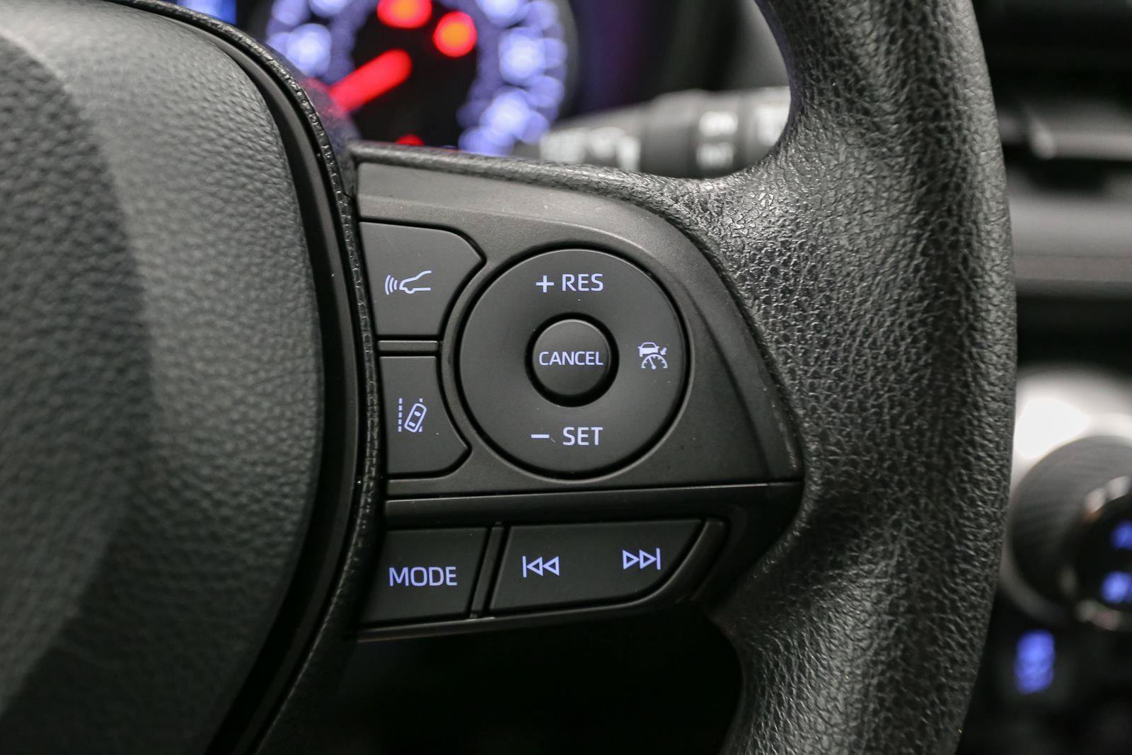 Used 2020 Toyota RAV4 XLE AWD/4WD image 33