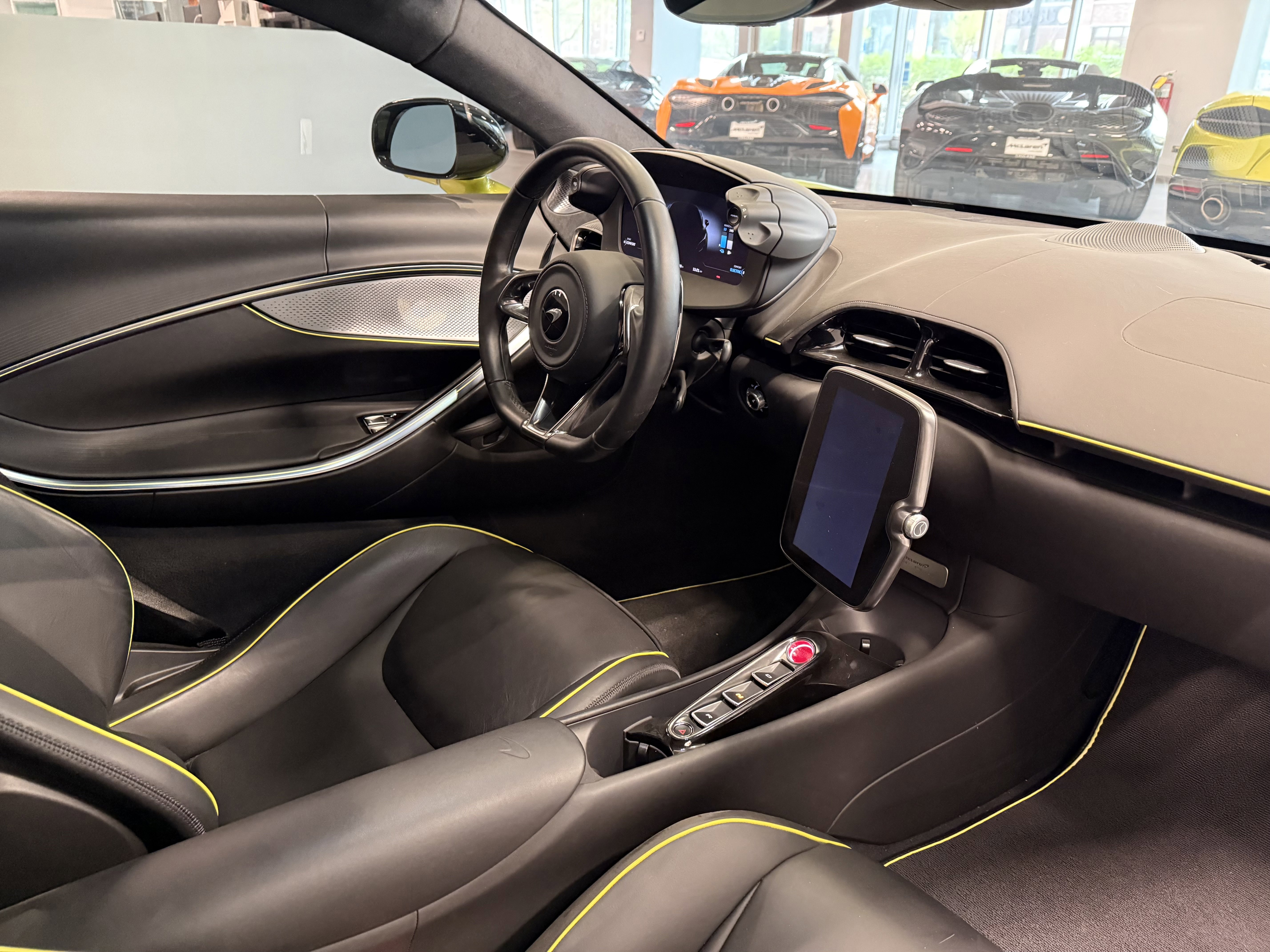 Used 2023 McLaren Artura RWD image 14