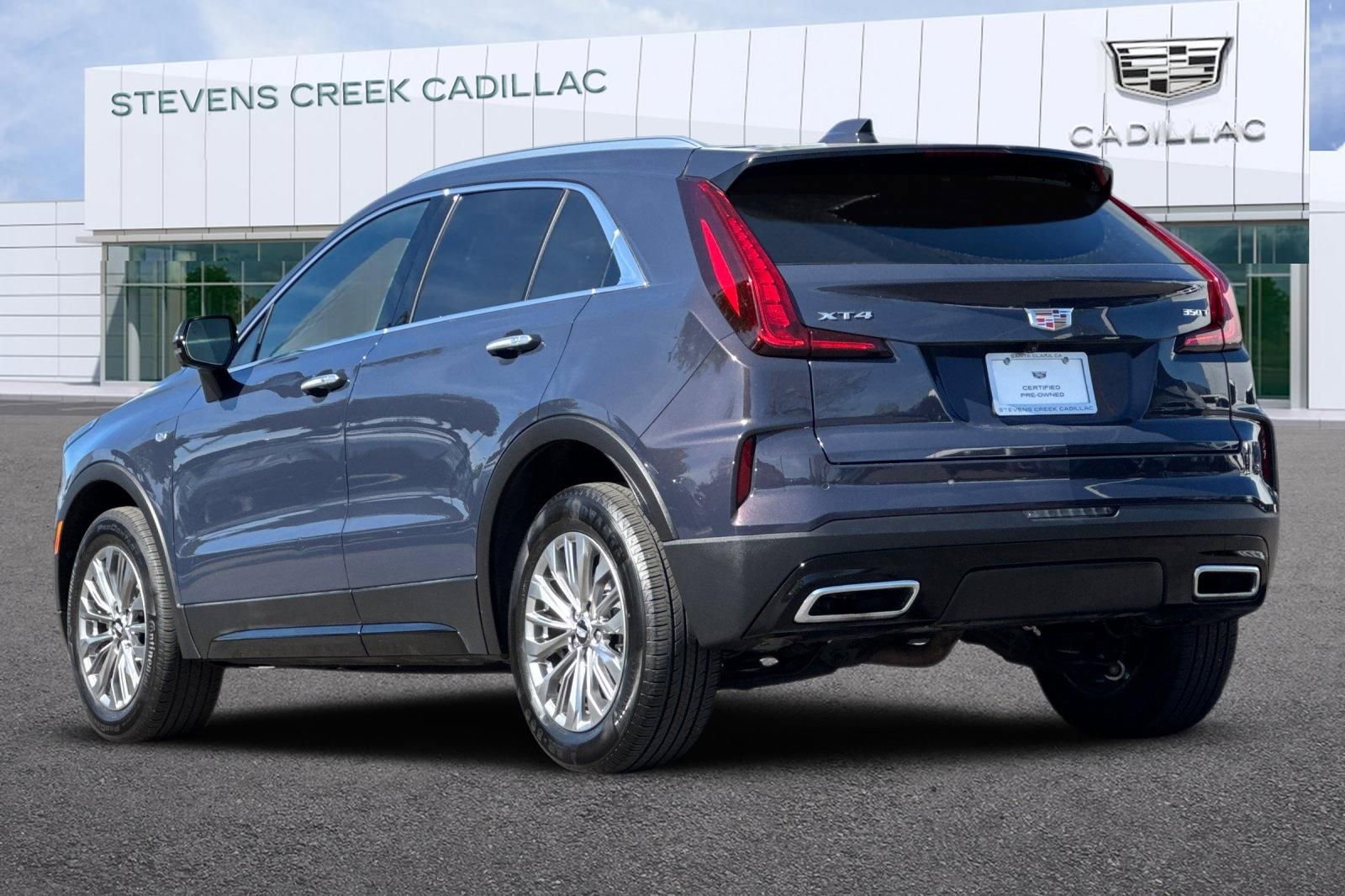 Used 2025 Cadillac XT4 Premium Luxury image 5