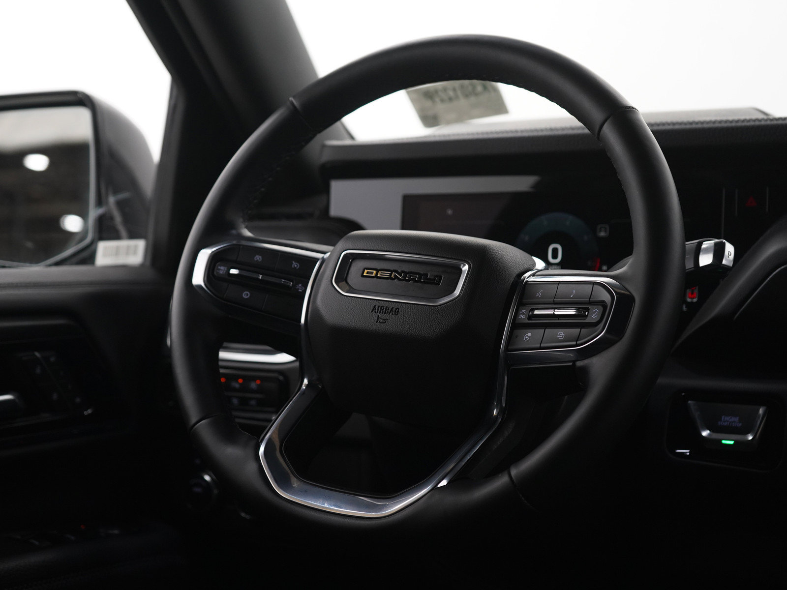 Used 2025 GMC Yukon XL Denali AWD/4WD image 15