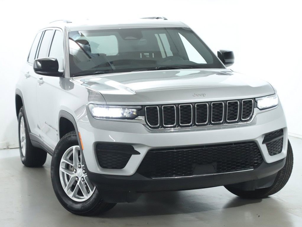 Used 2025 Jeep Grand Cherokee Laredo X image 2