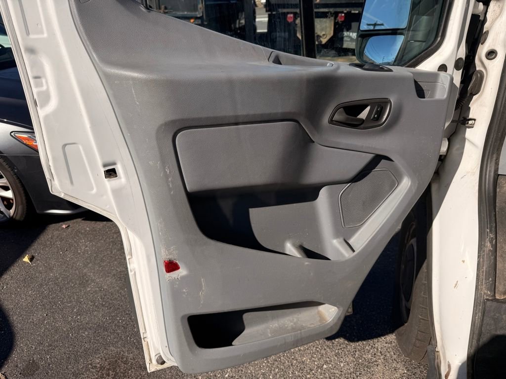 Used 2018 Ford Transit 250 130 Low Roof RWD image 13