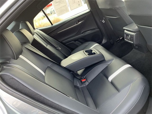 Used 2025 Toyota Camry SE image 12