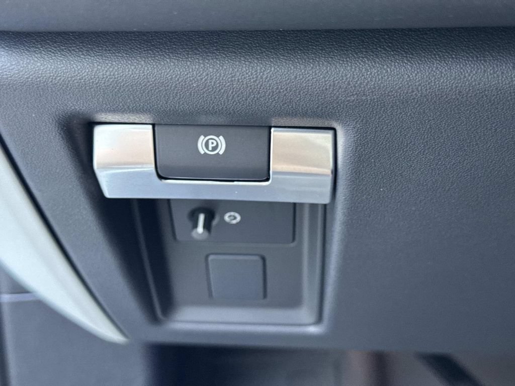 Certified 2024 Land Rover Defender 110 S AWD/4WD image 31