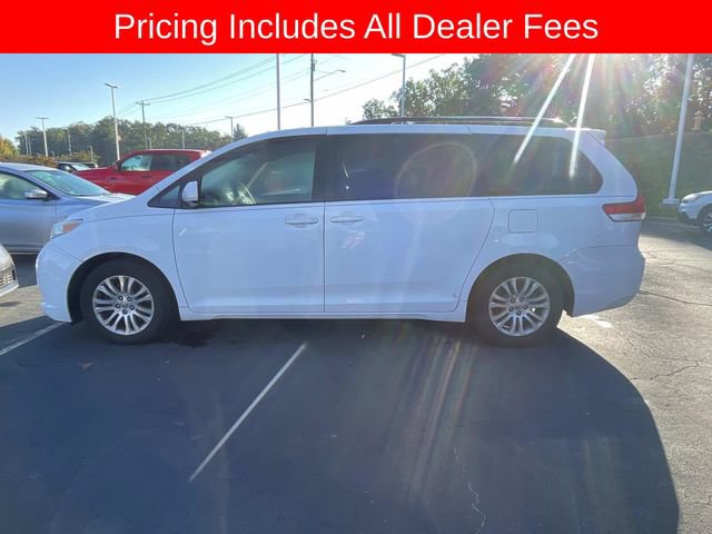 Used 2013 Toyota Sienna XLE FWD image 3