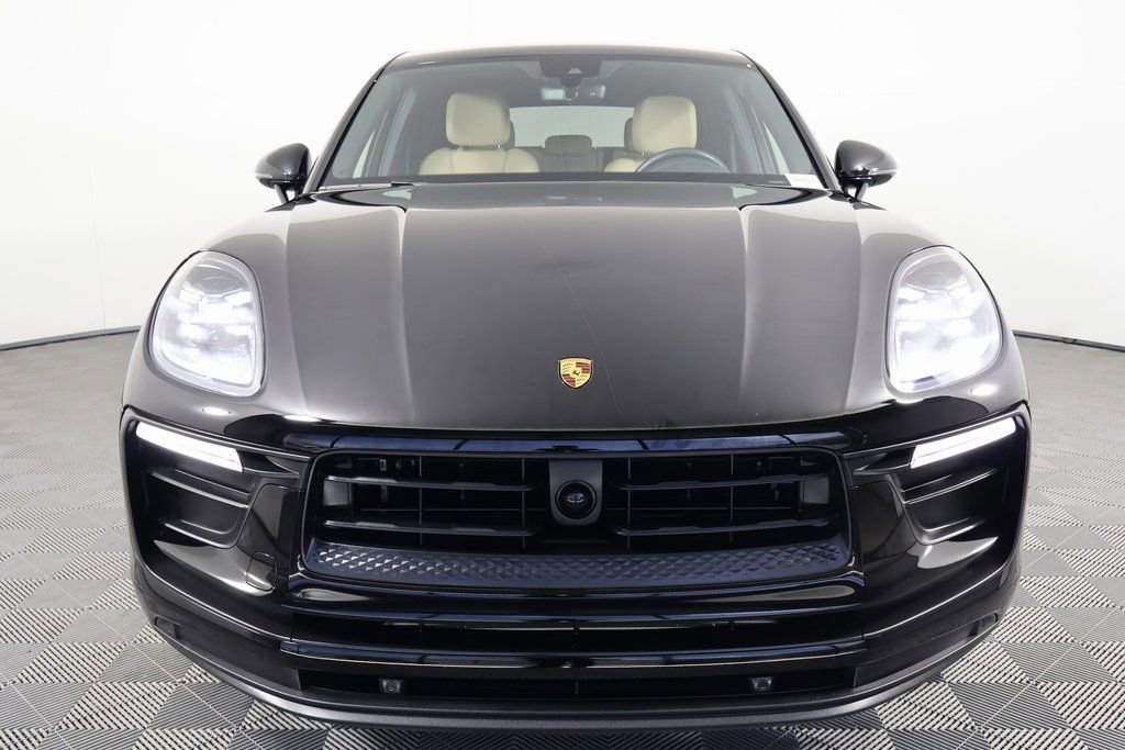 Used 2024 Porsche Macan AWD/4WD image 2
