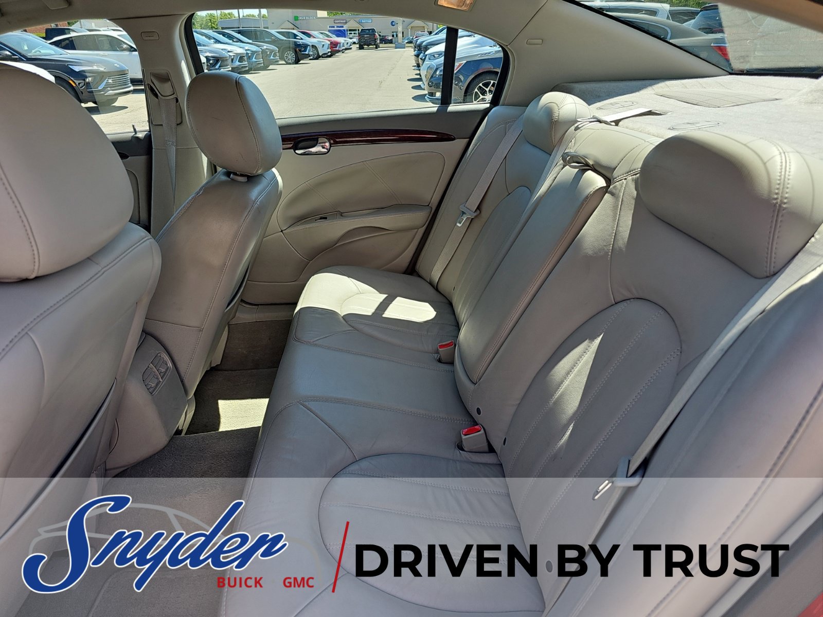 Used 2011 Buick Lucerne CXL FWD image 17