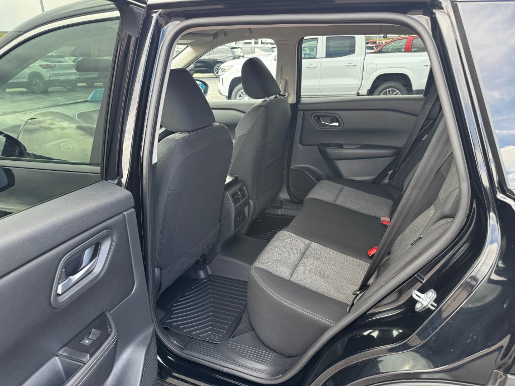 Used 2025 Nissan Rogue SV AWD/4WD image 20