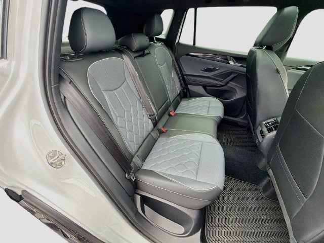 Used 2025 Volkswagen Tiguan SEL R-Line AWD/4WD image 29