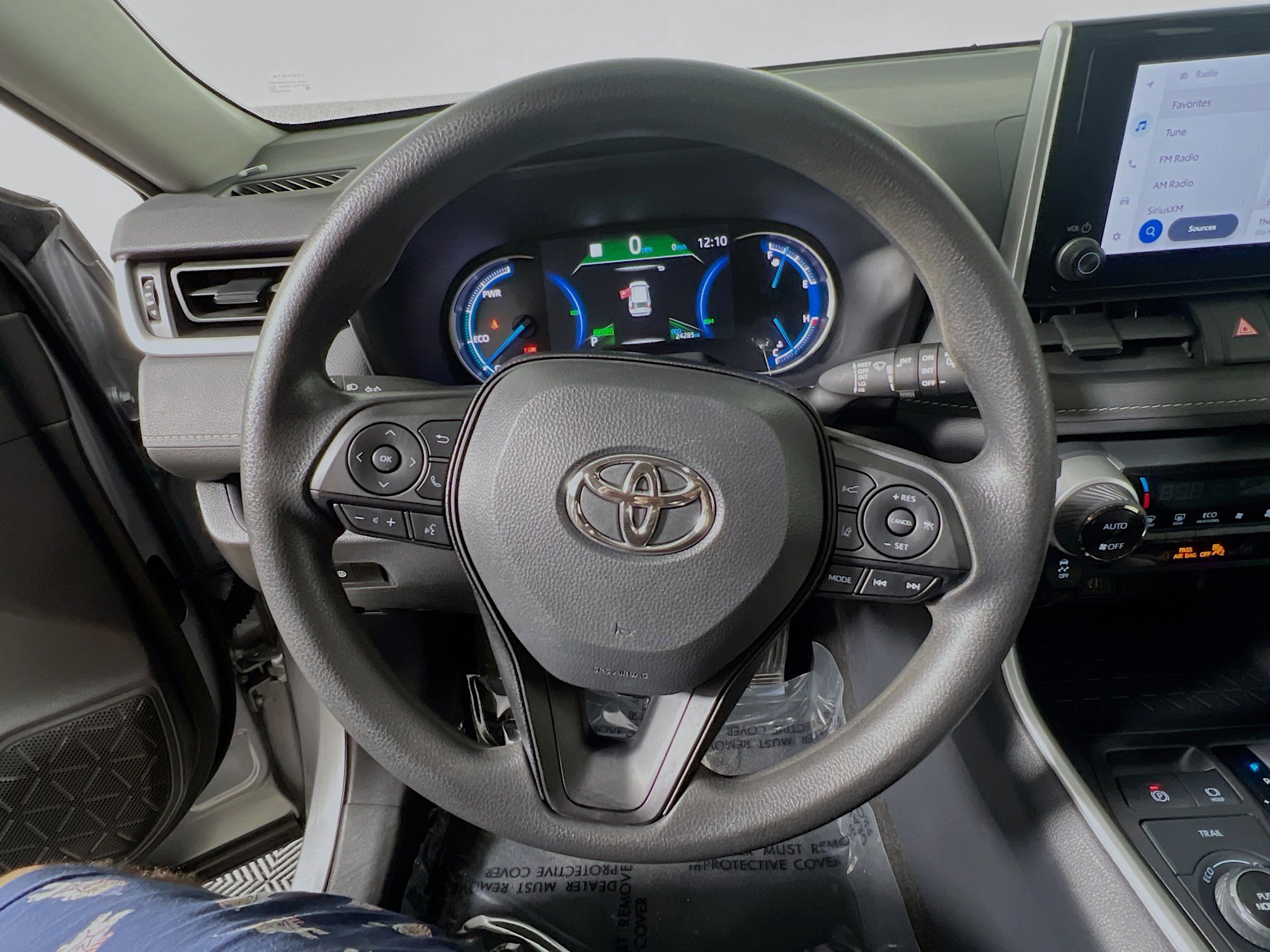 Used 2025 Toyota RAV4 XLE AWD/4WD image 18