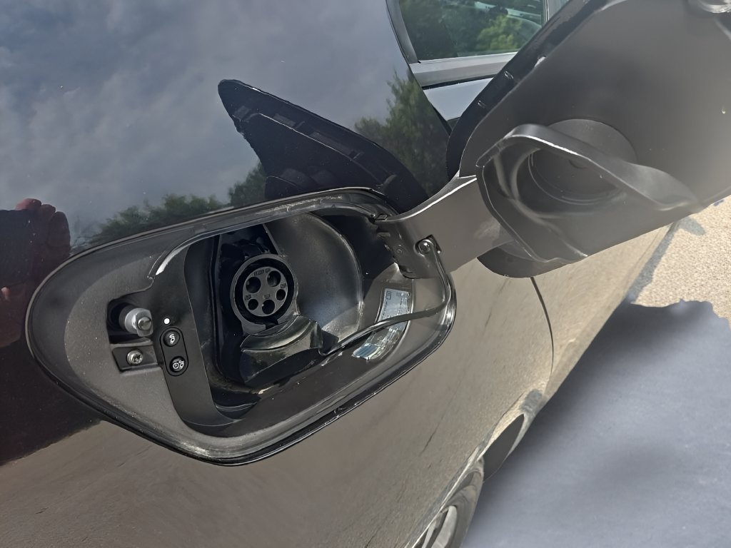 Used 2018 Volkswagen e-Golf SEL FWD image 32
