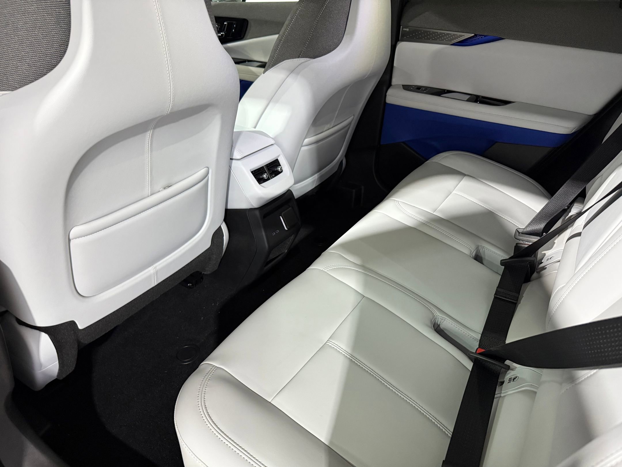 New 2026 Cadillac Optiq Sport 1 image 40