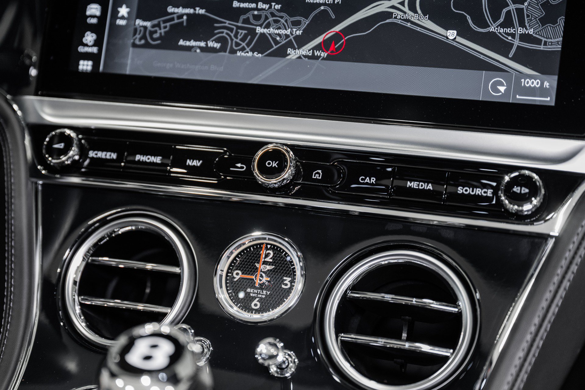 Certified 2022 Bentley Continental GT V8 AWD/4WD image 32