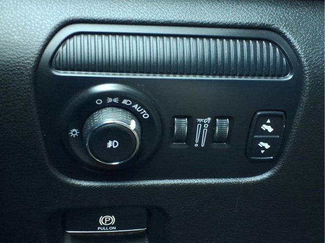 Used 2023 Jeep Wagoneer Series III w/ Preferred Equipment Group AWD/4WD image 17