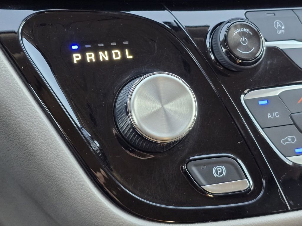 Used 2018 Chrysler Pacifica Touring-L FWD image 12