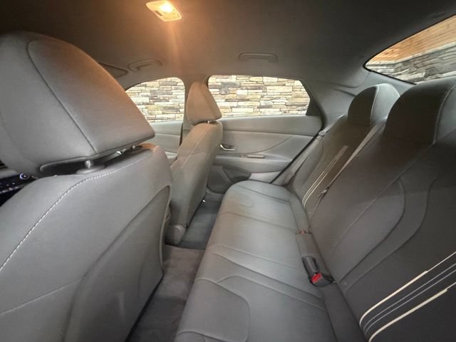 Used 2023 Hyundai Elantra SEL w/ Preferred Accessory Package FWD image 29