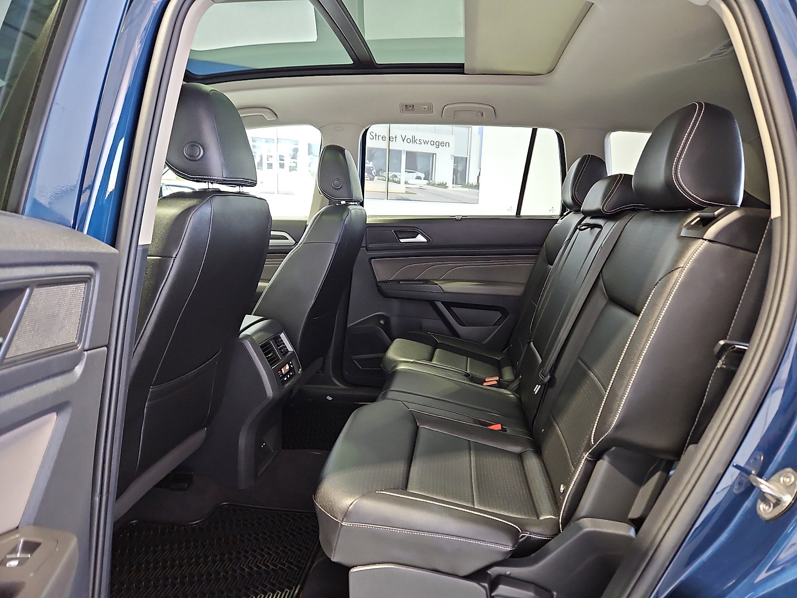 Certified 2023 Volkswagen Atlas SE w/ Panoramic Sunroof Package image 9