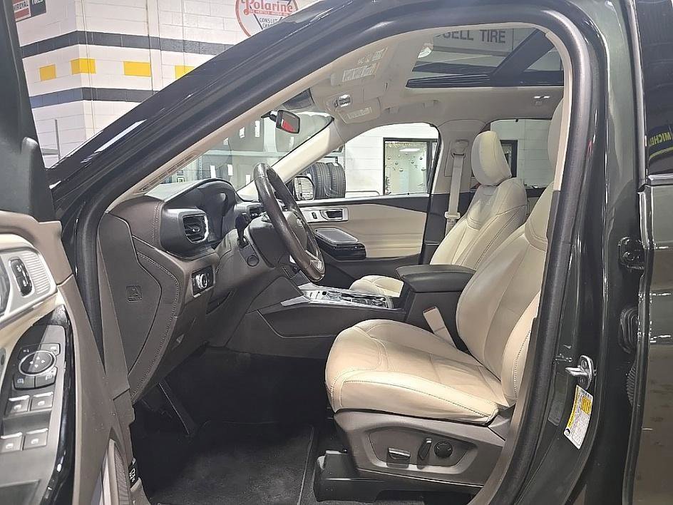 Used 2022 Ford Explorer Platinum w/ Equipment Group 601A image 10