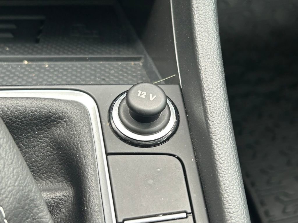Used 2025 Volkswagen Jetta SE FWD image 29
