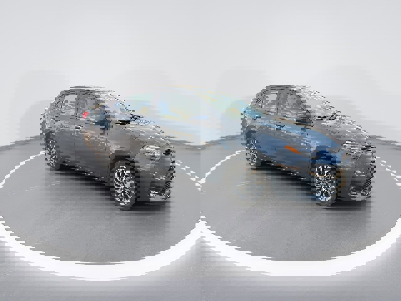 Used 2019 Toyota Corolla XLE image 2