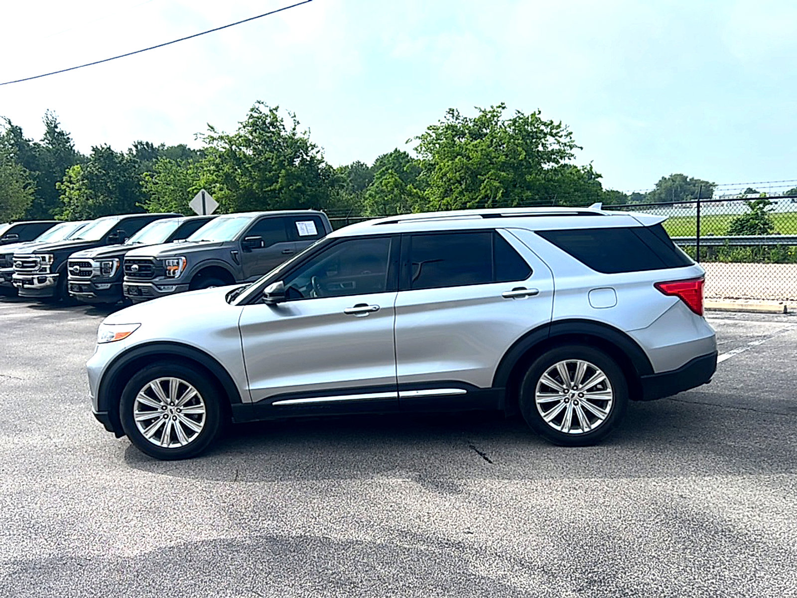 Used 2020 Ford Explorer Limited RWD image 6