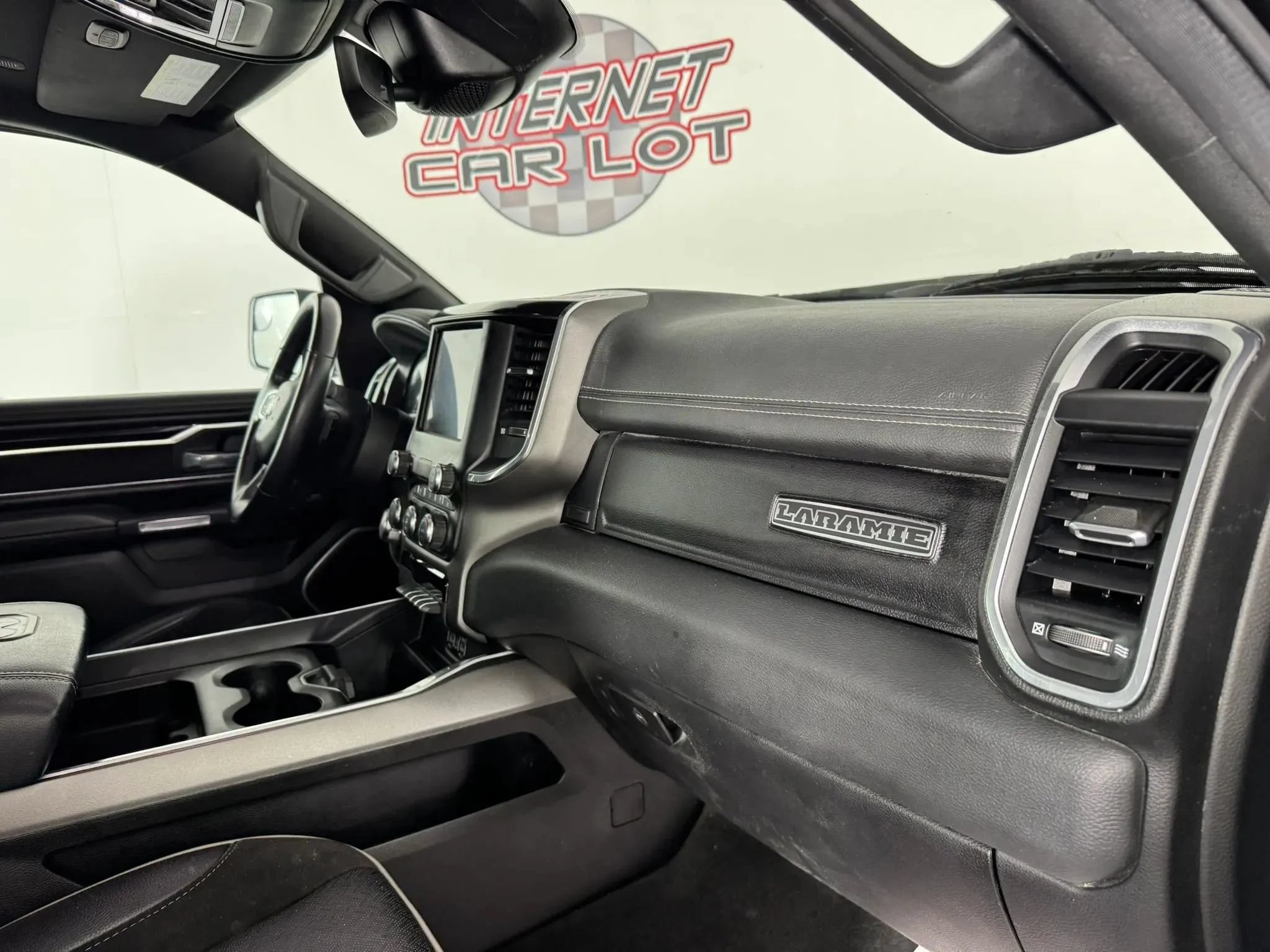 Used 2022 RAM 1500 Laramie w/ Sport Appearance Package AWD/4WD image 12