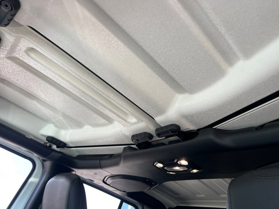 Used 2023 Jeep Gladiator Mojave w/ Cold Weather Group image 21