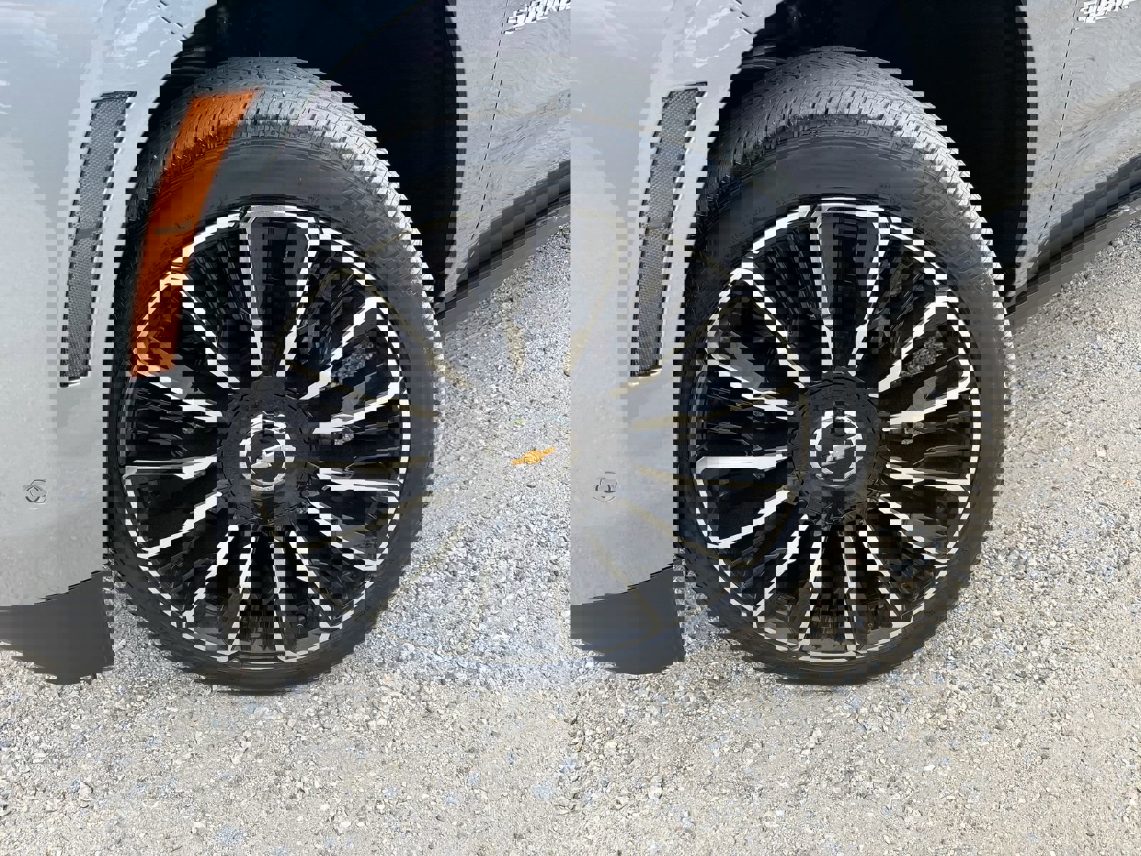 New 2026 Chevrolet Suburban High Country AWD/4WD image 13