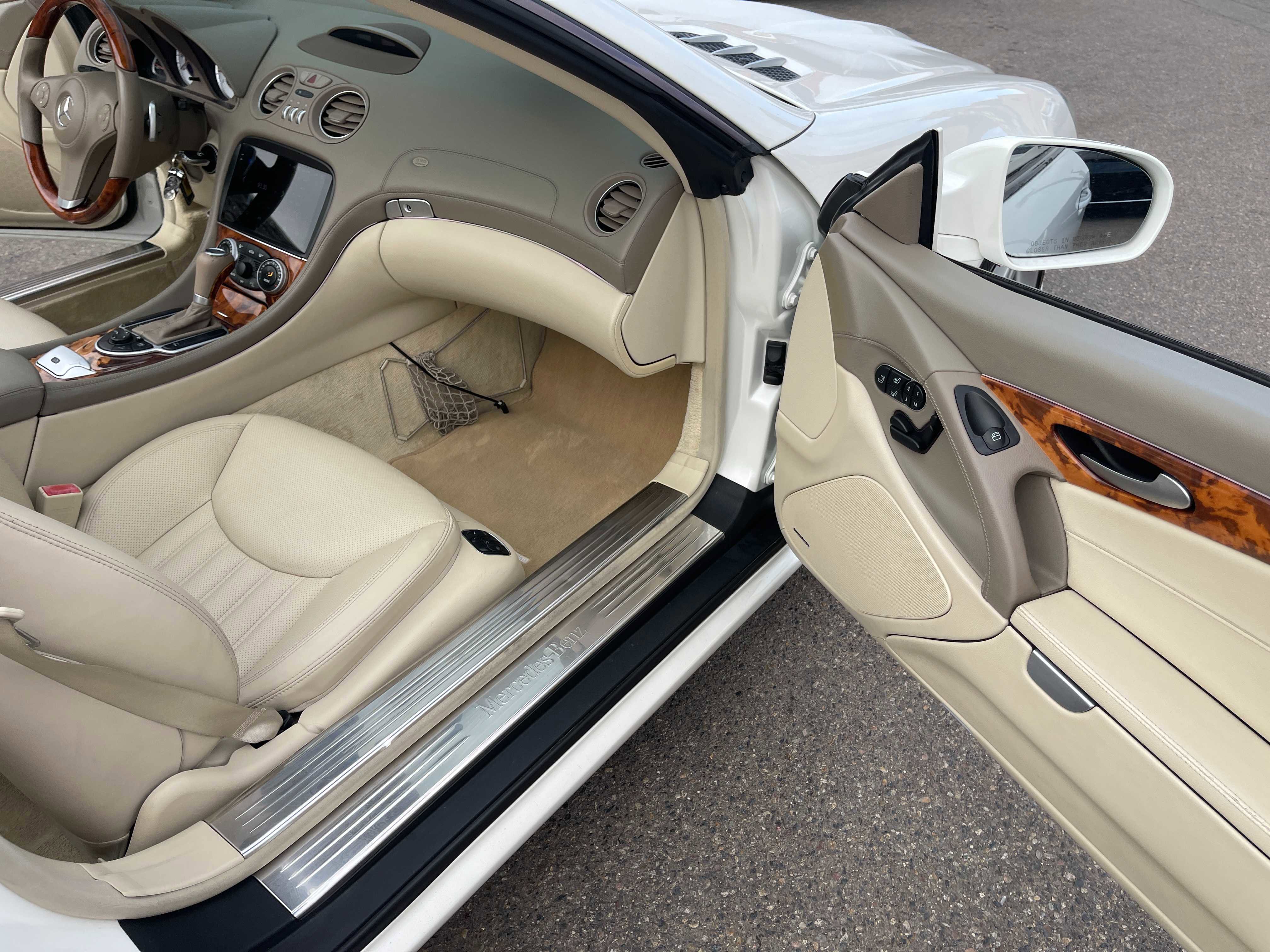 Used 2011 Mercedes-Benz SL 550 image 18
