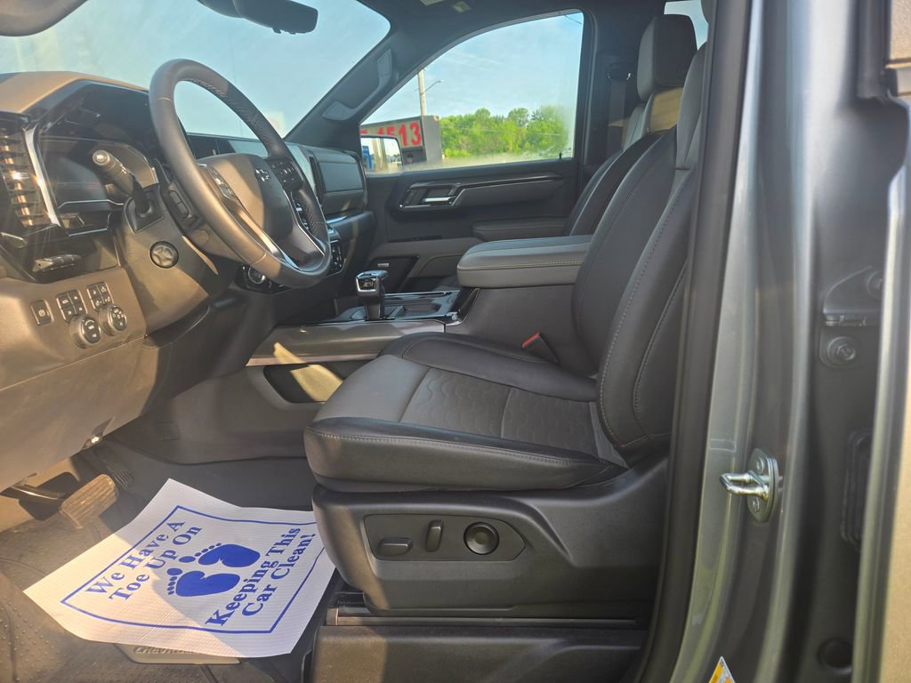 Used 2023 Chevrolet Silverado 1500 ZR2 w/ Technology Package AWD/4WD image 7