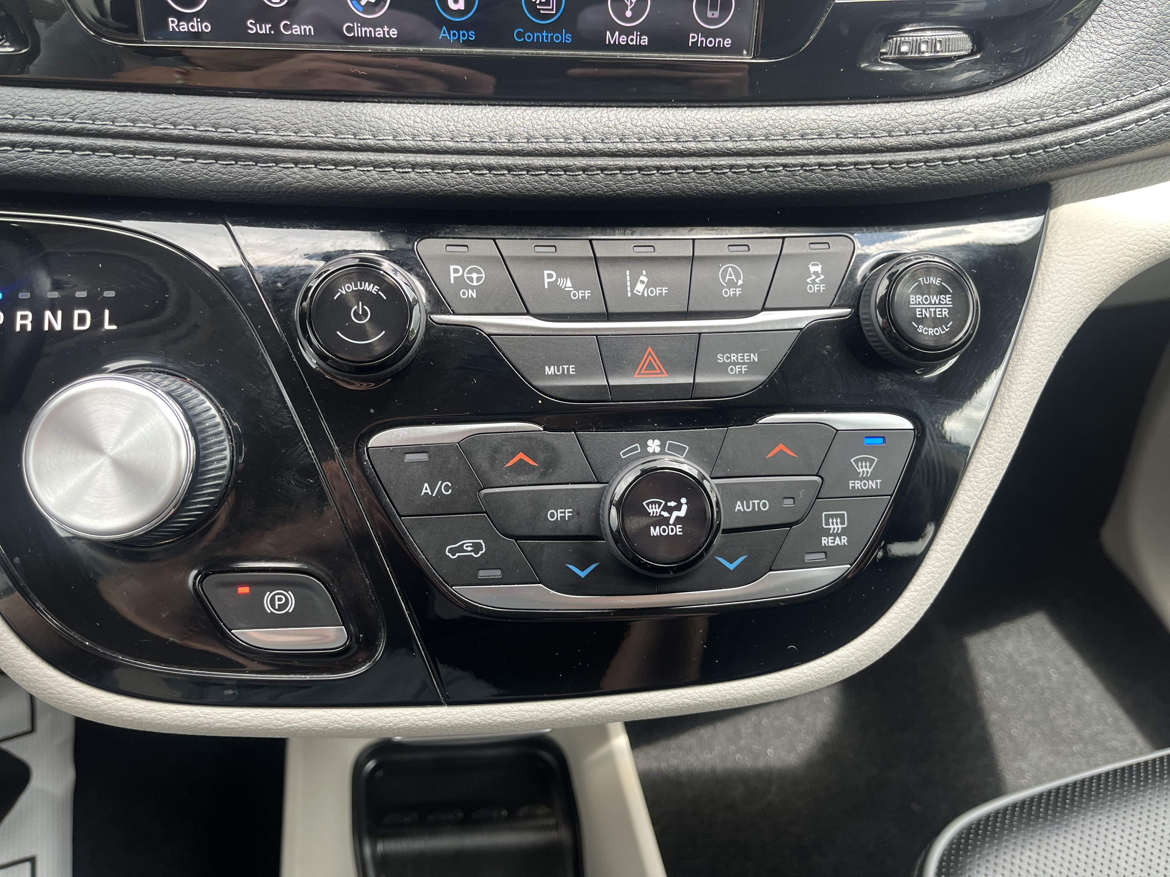 Used 2019 Chrysler Pacifica Limited w/ Tire & Wheel Group FWD image 34