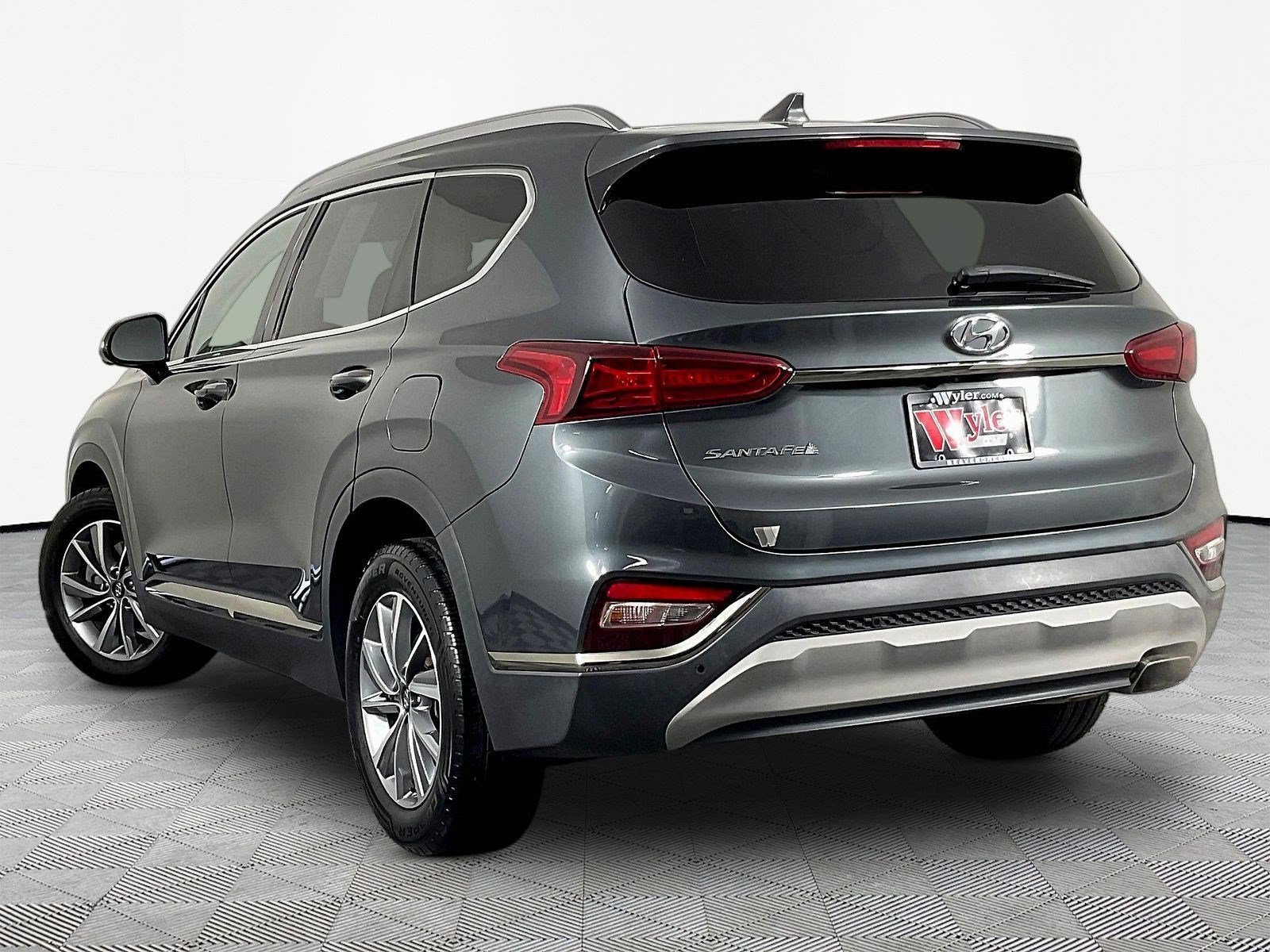 Used 2020 Hyundai Santa Fe Limited FWD image 4