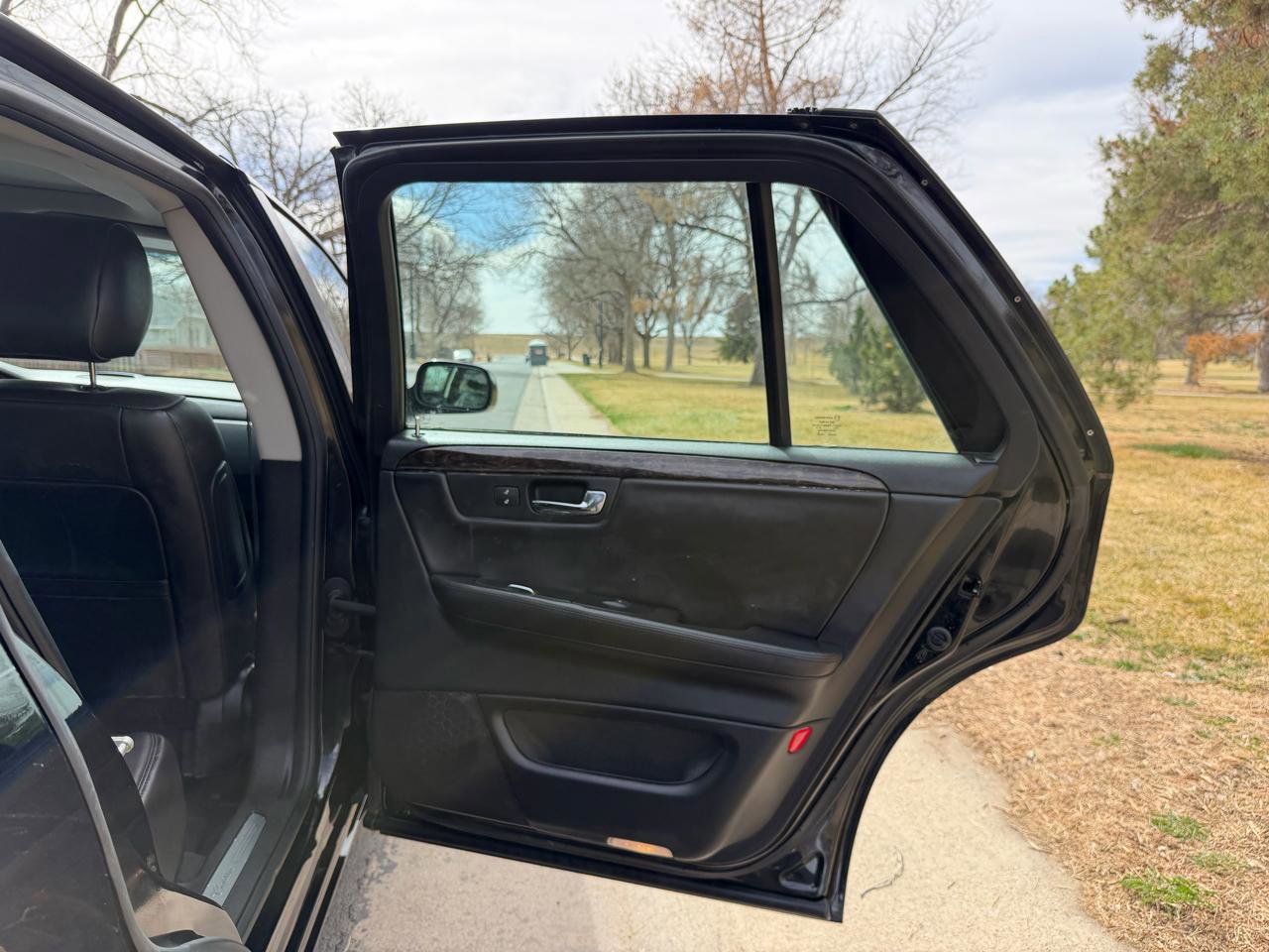 Used 2010 Cadillac DTS Luxury image 18