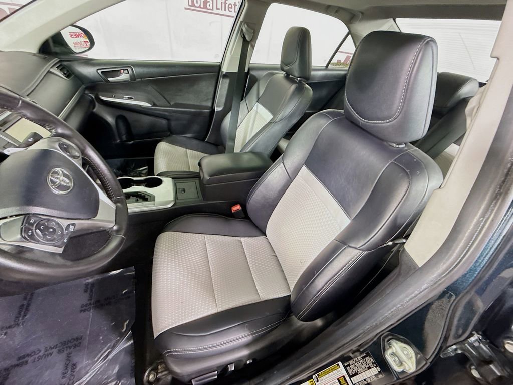 Used 2014 Toyota Camry SE FWD image 23