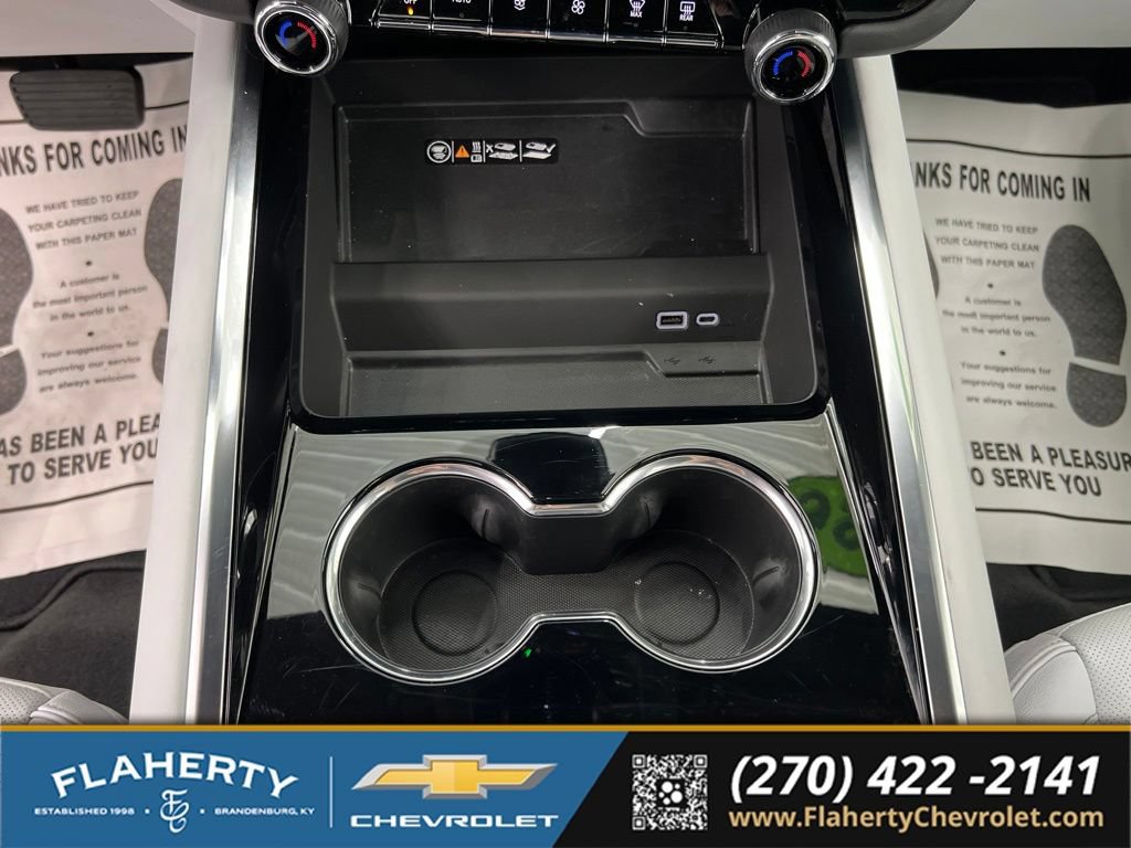 Used 2026 Chevrolet Suburban Premier AWD/4WD image 33